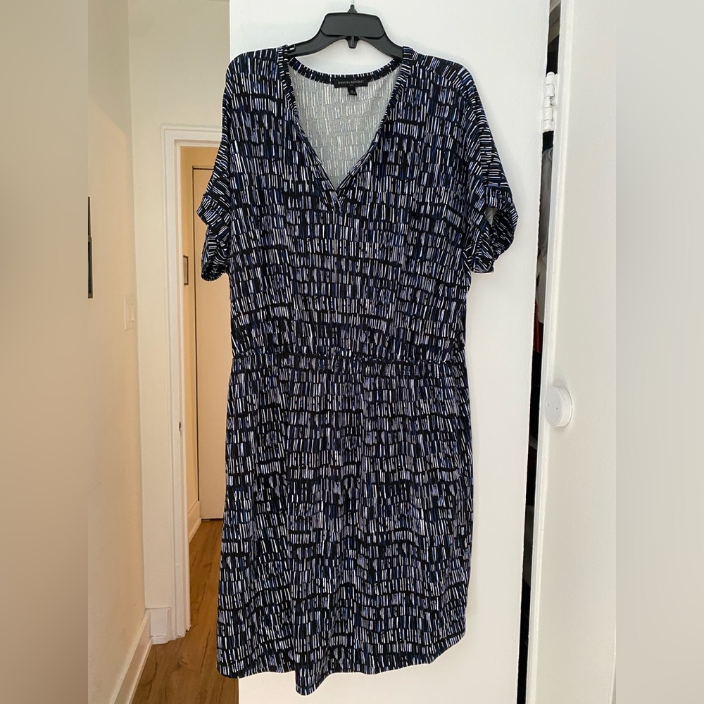 Banana Republic Factory Black & Blue Geometric Dress - Like New